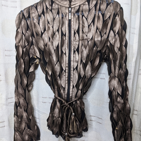 Shear/Leather Leaf Decal Top - Picture 1 of 3